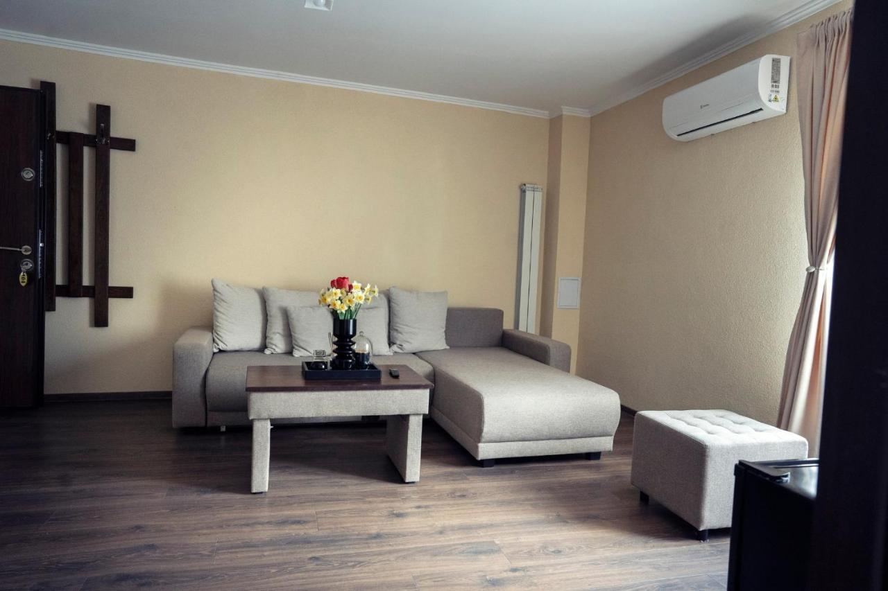 London Apartments Vaslui Bagian luar foto
