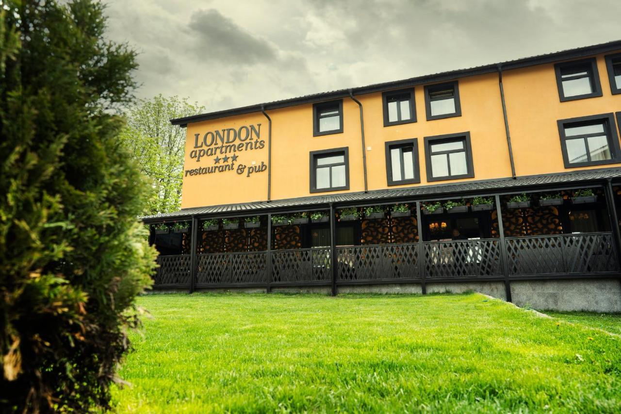 London Apartments Vaslui Bagian luar foto